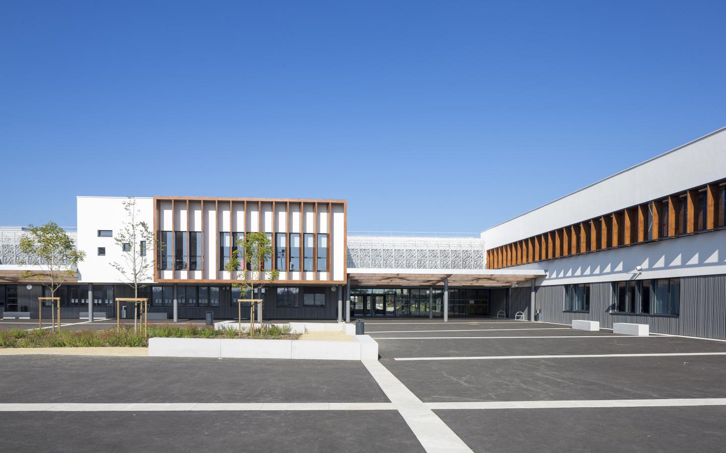 Collège Charles Milcendeau, construction neuve à Challans réalisée avec des menuiseries alu K-LINE.