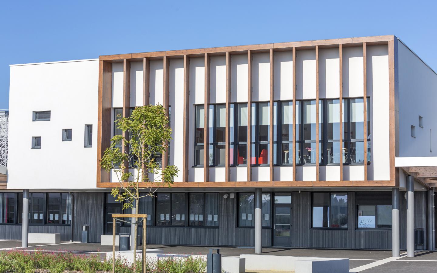 Collège Charles Milcendeau, construction neuve à Challans réalisée avec des menuiseries alu K-LINE.