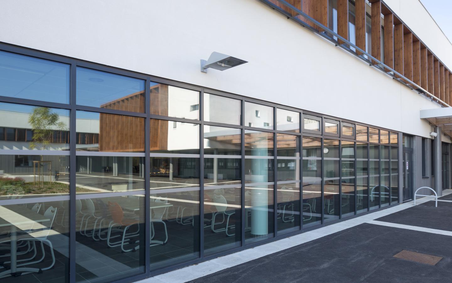 Collège Charles Milcendeau, construction neuve à Challans réalisée avec des menuiseries alu K-LINE.