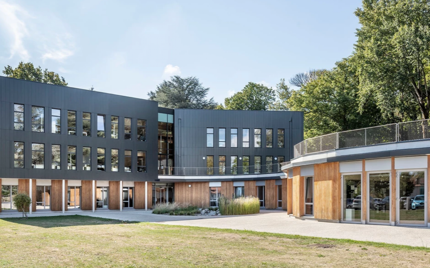 Vygon, construction neuve à Ecouen réalisée avec des menuiseries alu K-LINE.
