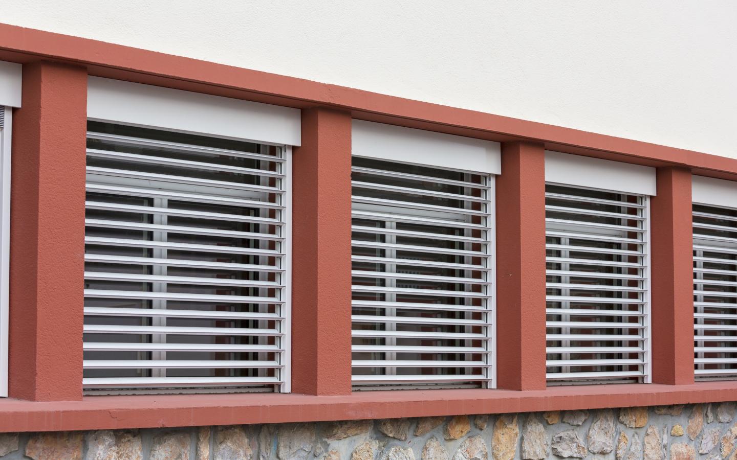 Collège Pierre Fouche, construction neuve à l'Île-de-Tet réalisée avec des menuiseries alu K-LINE.