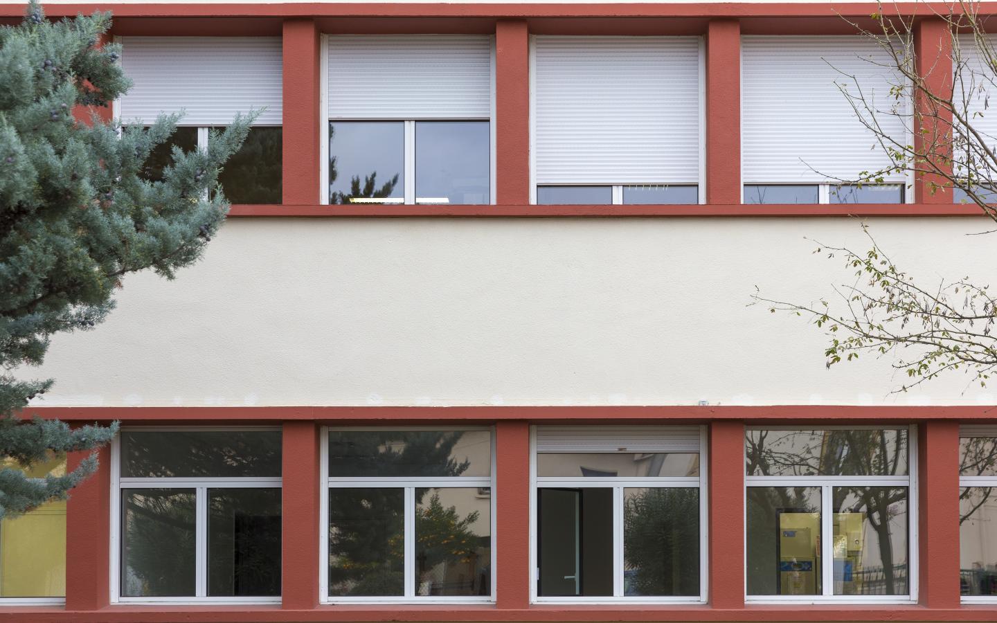 Collège Pierre Fouche, construction neuve à l'Île-de-Tet réalisée avec des menuiseries alu K-LINE.