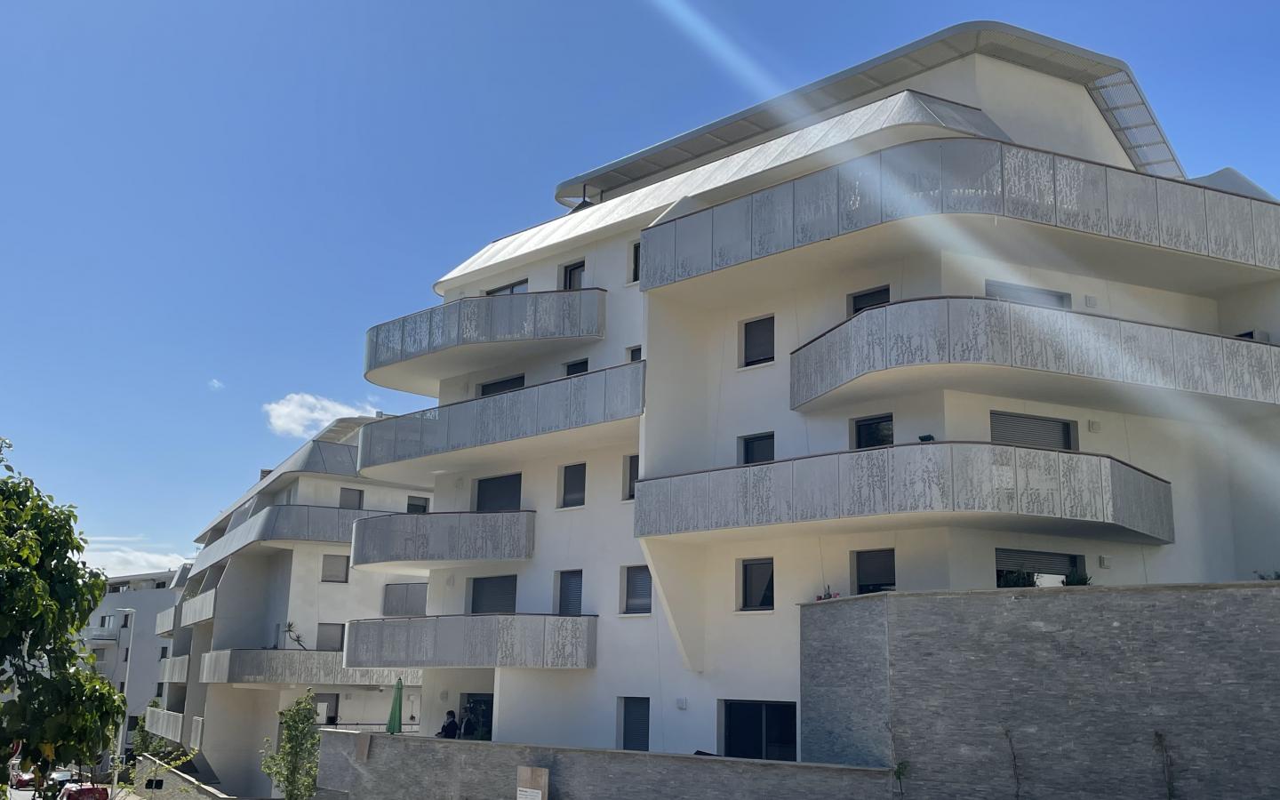 Parc Saint-Etienne, construction neuve à Bayonne réalisée avec des menuiseries alu K-LINE. 