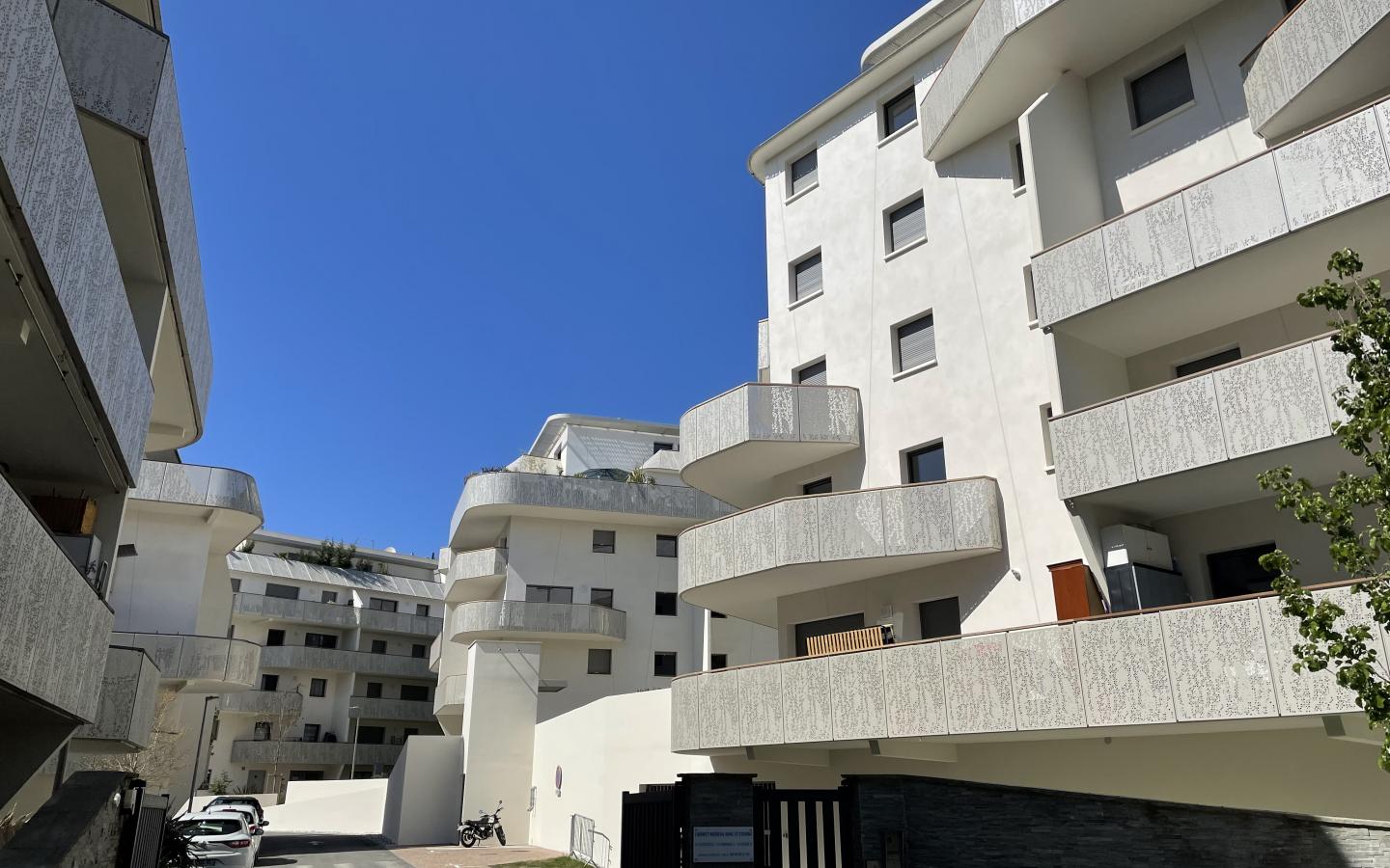 Parc Saint-Etienne, construction neuve à Bayonne réalisée avec des menuiseries alu K-LINE. 