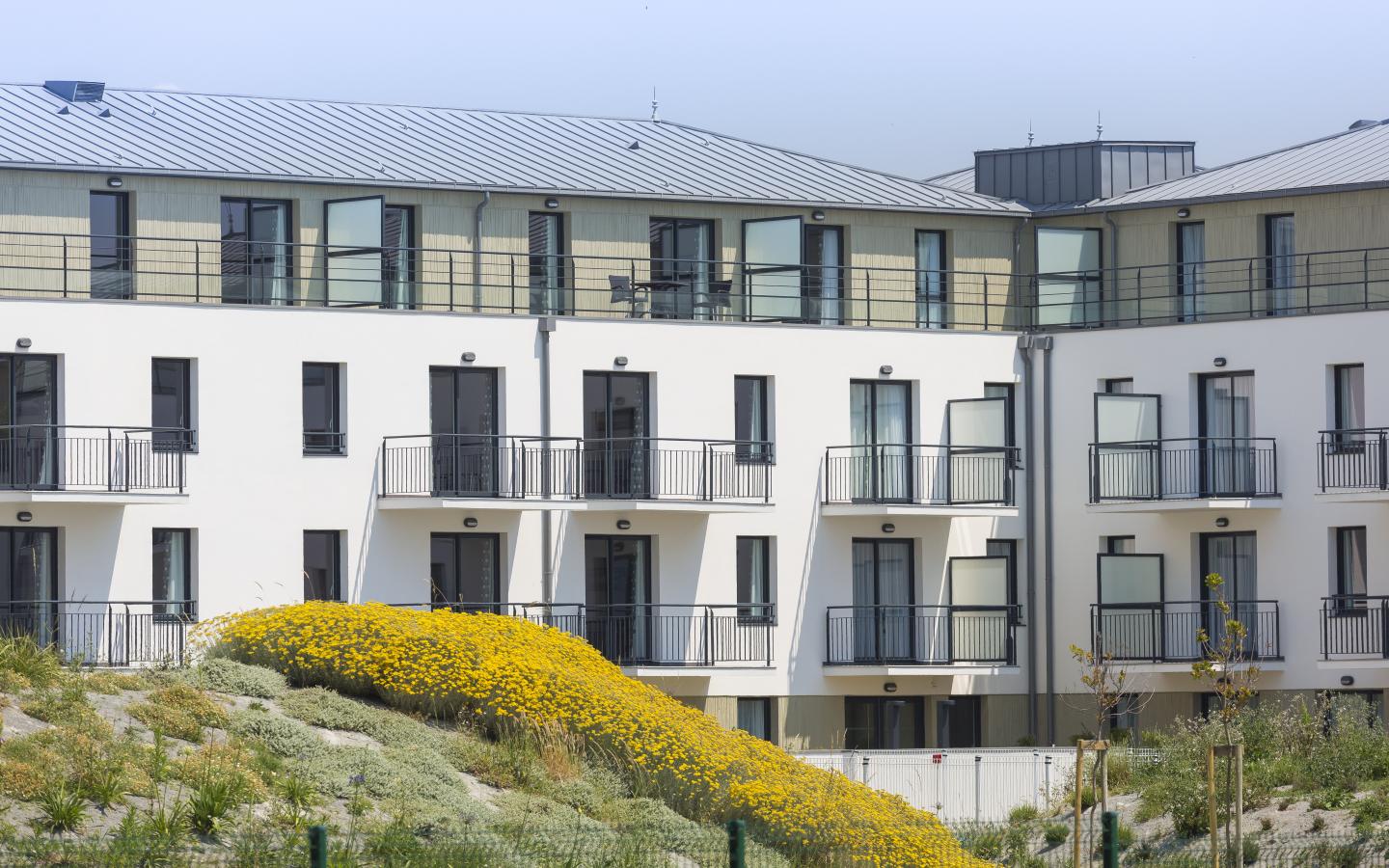 Thalasso, construction neuve à Concarneau réalisée avec des menuiseries alu K-LINE. 