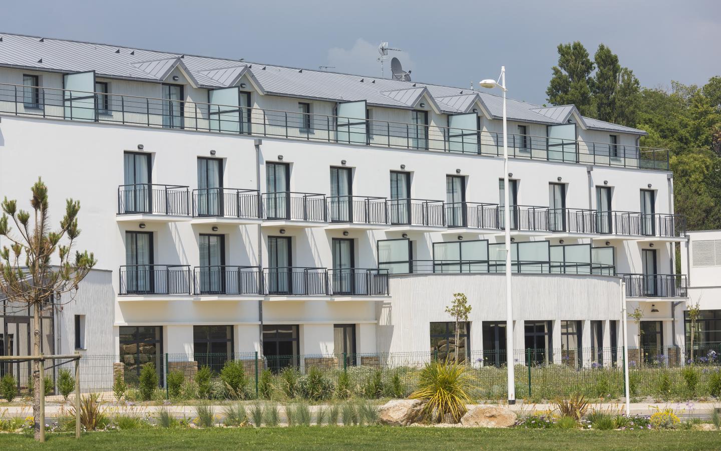Thalasso, construction neuve à Concarneau réalisée avec des menuiseries alu K-LINE. 