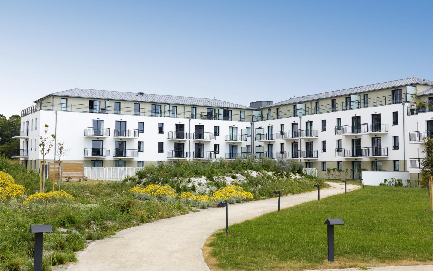 Thalasso, construction neuve à Concarneau réalisée avec des menuiseries alu K-LINE. 