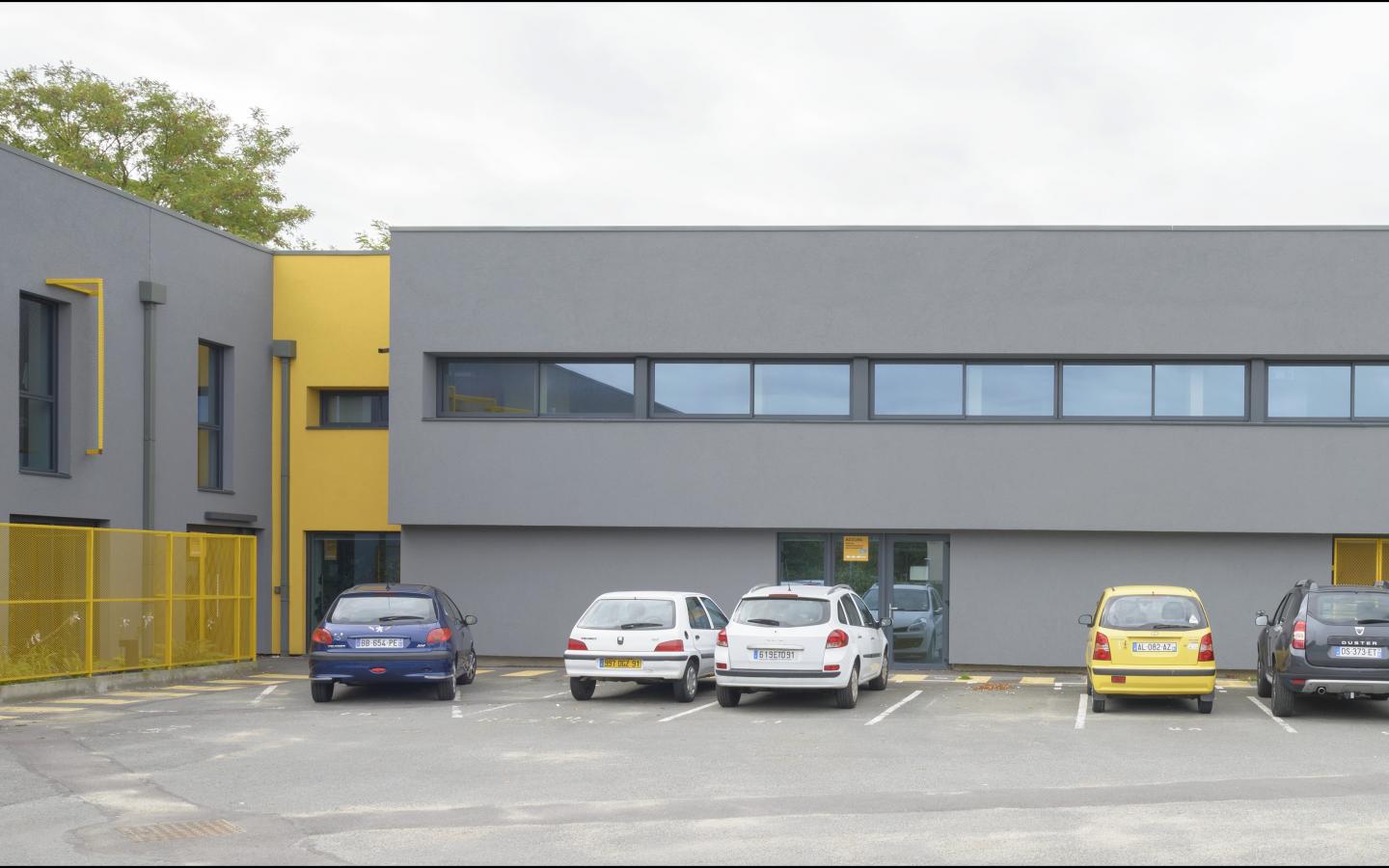 Maison Départementale des Solidarités, construction neuve à Arpajon réalisée avec des menuiseries alu K-LINE.