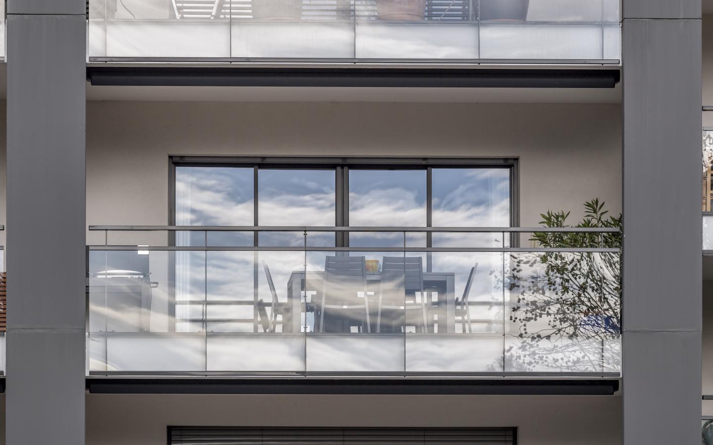 Comme une excellence, construction neuve à Caluire-et-Cuire réalisée avec des menuiseries alu K-LINE. 