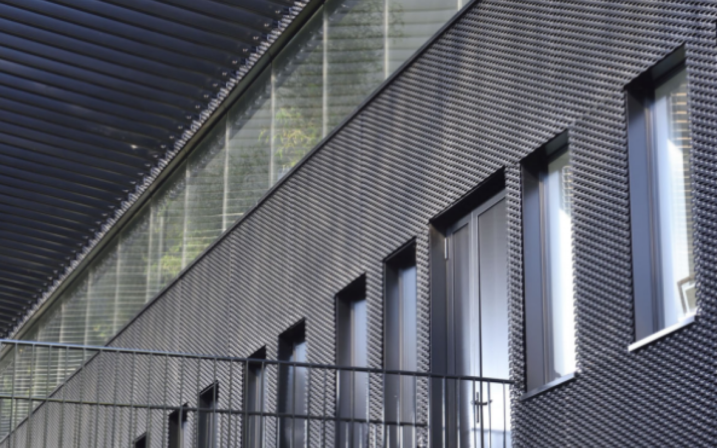 Verdié Voyages, construction neuve à Rodez réalisée avec des menuiseries alu K-LINE.