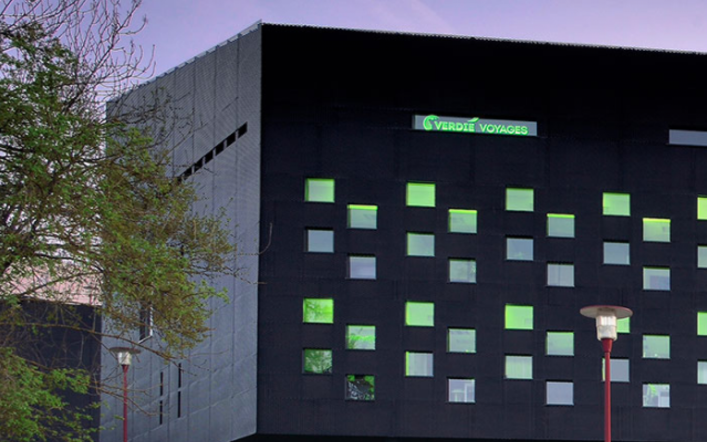 Verdié Voyages, construction neuve à Rodez réalisée avec des menuiseries alu K-LINE.