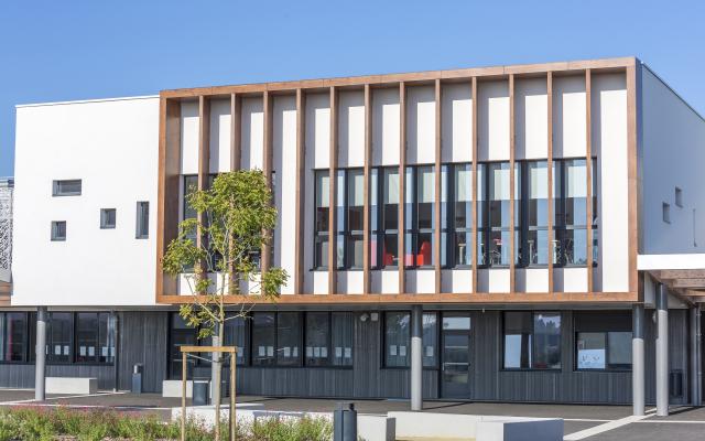 Collège Charles Milcendeau, construction neuve à Challans réalisée avec des menuiseries alu K-LINE.