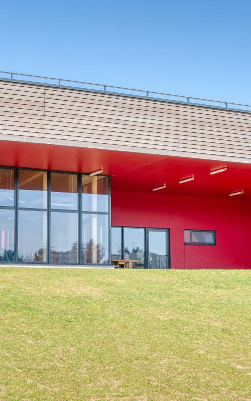 Le Centre de Loisirs, construction neuve à La Ferché Gaucher réalisée avec des menuiseries K-LINE.